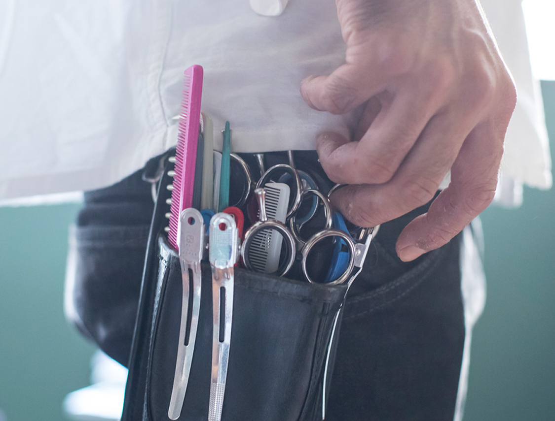 スタイリスト鈴木のシザーポケットの写真